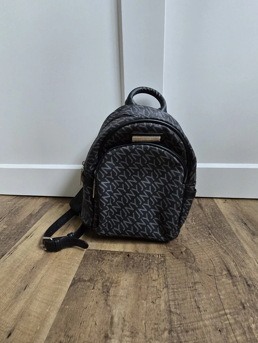 patagonia black hole backpack womens Pack 23L Women's which acts as a garden tool storage Backpack Sale All Saints Color:Glow/Perch